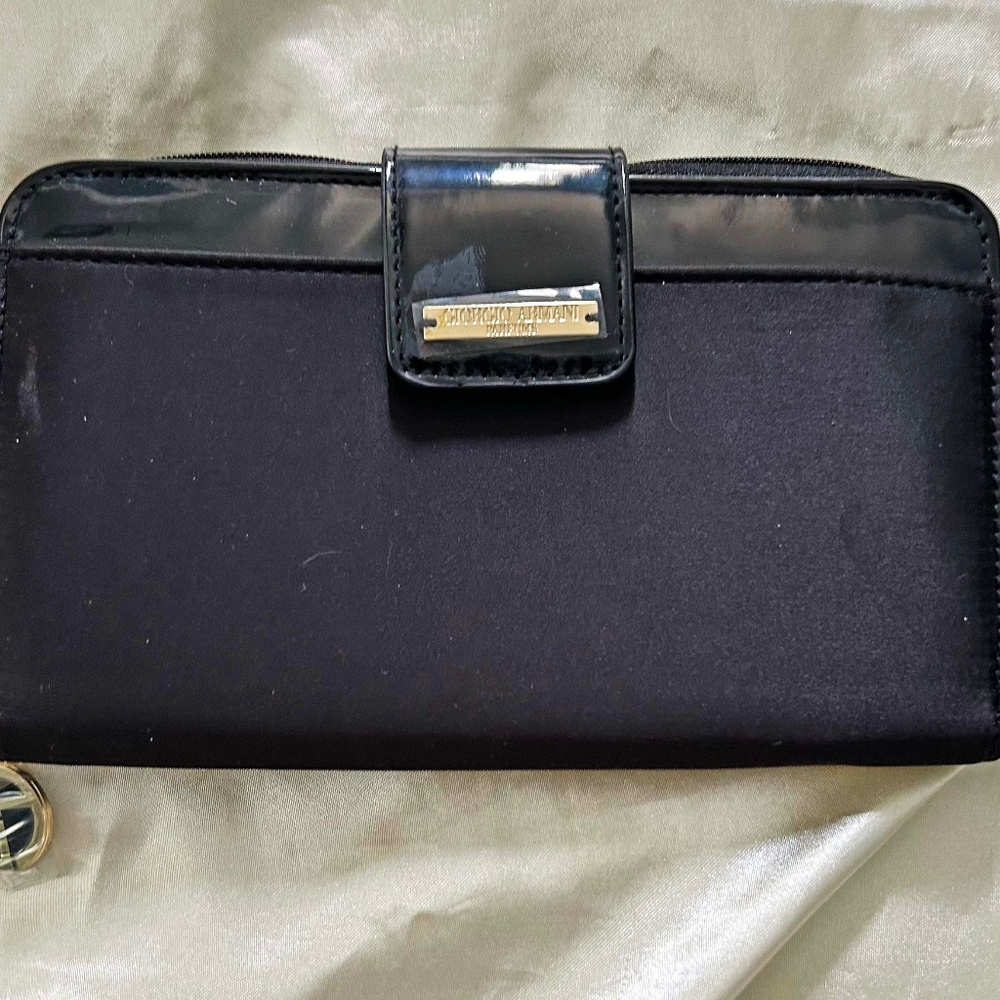 WALLET, GIORGIO ARMANI, BLACK SATIN & PATENT, ZIP CLOSURE AND DOME FLAP, INSIDE